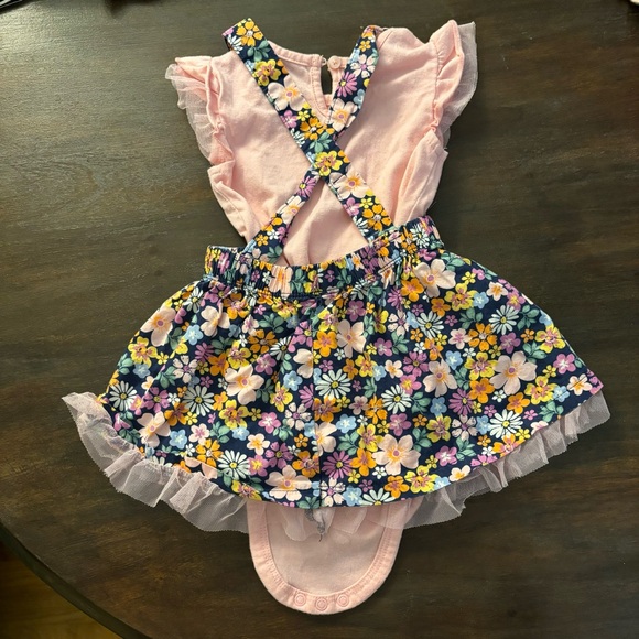 Minnie Mouse Onesie and Skirt with Straps - Picture 2 of 8